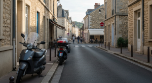 Moto ou scooter sur le trottoir : que faire, étape par étape